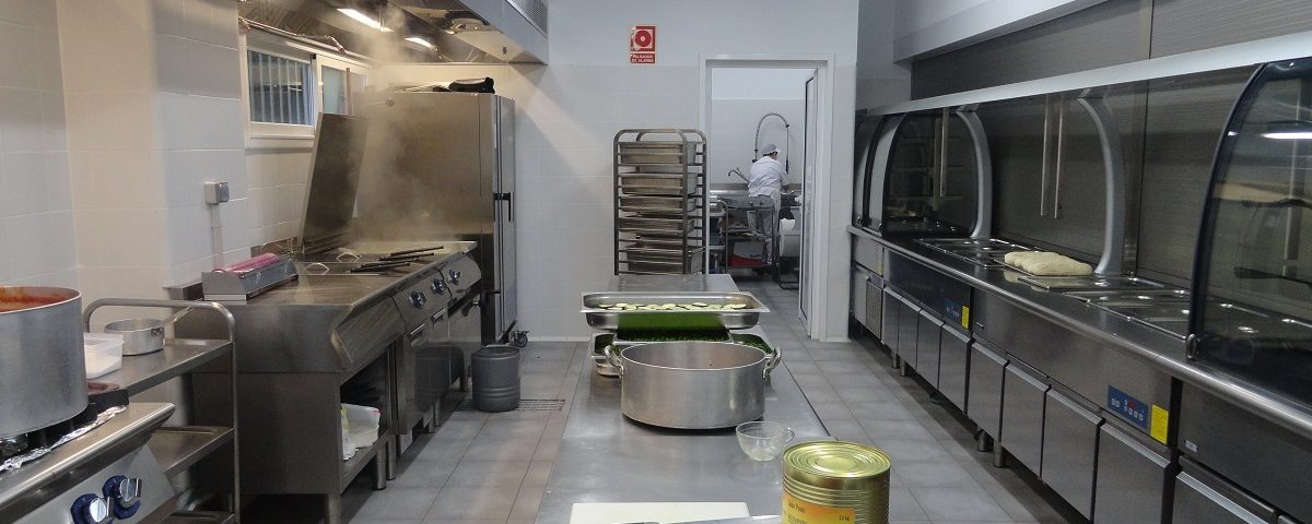 Beneficios del acero inoxidable en Instituciones educativas