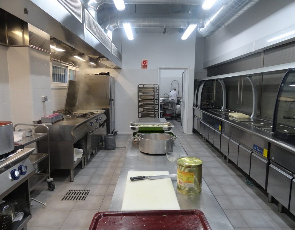 Beneficios del acero inoxidable en Instituciones educativas